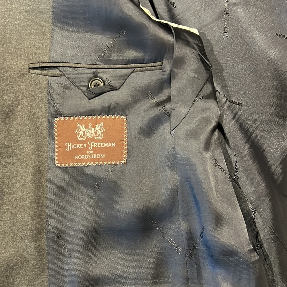 Hickey Freeman Charcoal Grey 100% wool with functional cuffs - Picture 3 of 10